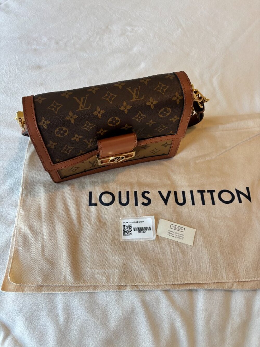 Louis Vuitton Dauphine MM Handbag - Picture 9 of 12